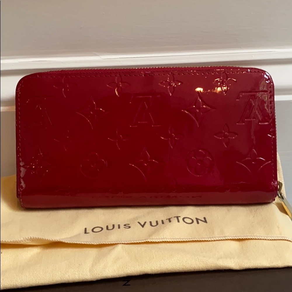 Louis Vuitton Zippy Wallet